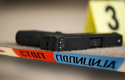 Policija ilustracija pištolj pucnjava uviđaj