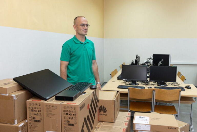 26.06.2024. Nova Racunarska Oprema U Osnovnoj Skoli 8 1024x683