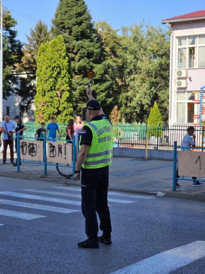 Policija, škole 