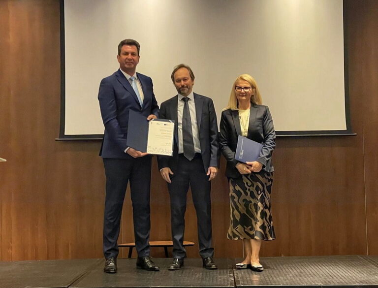 428707198 1040739331391318 1755180936211694480 N