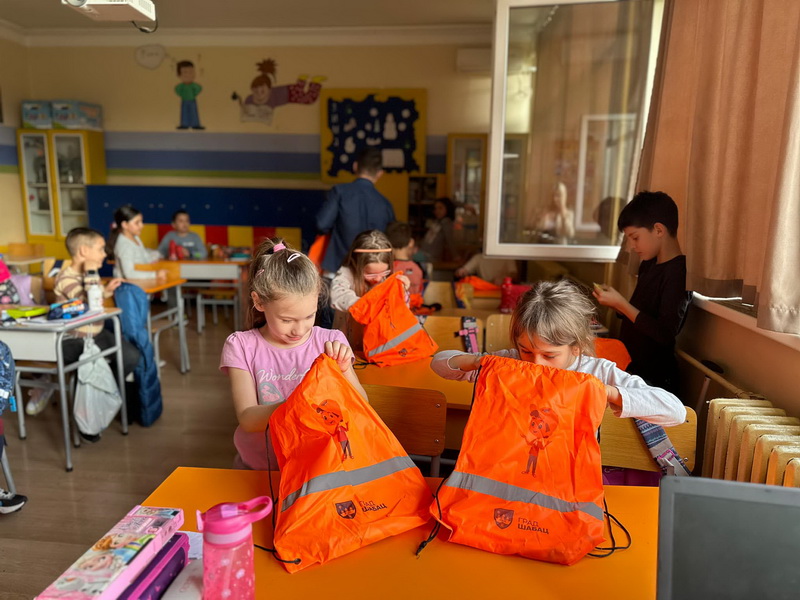 433708801 725585126413084 12991445744177222 N