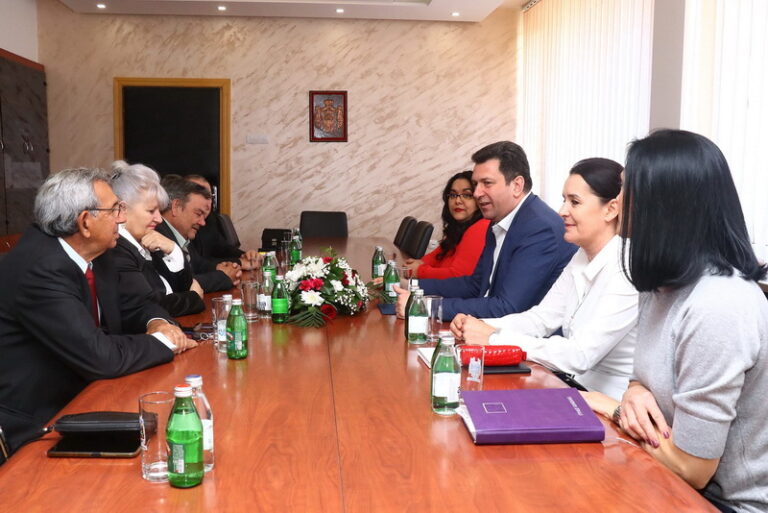 435400068 983045910493994 2382573854260486497 N