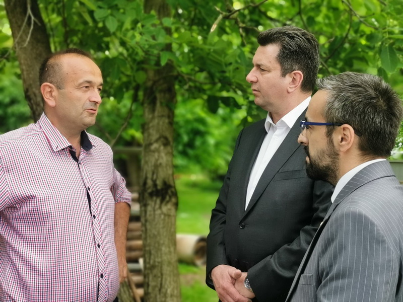 444479878 1011404890991429 169699145138429990 N