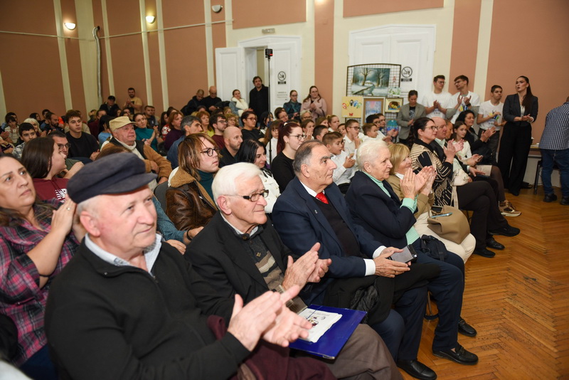 596811783 1178043247802713 4538572796889485759 N