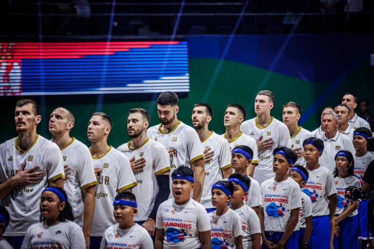 Biorisa Simanic (prvi s leva nadesno)