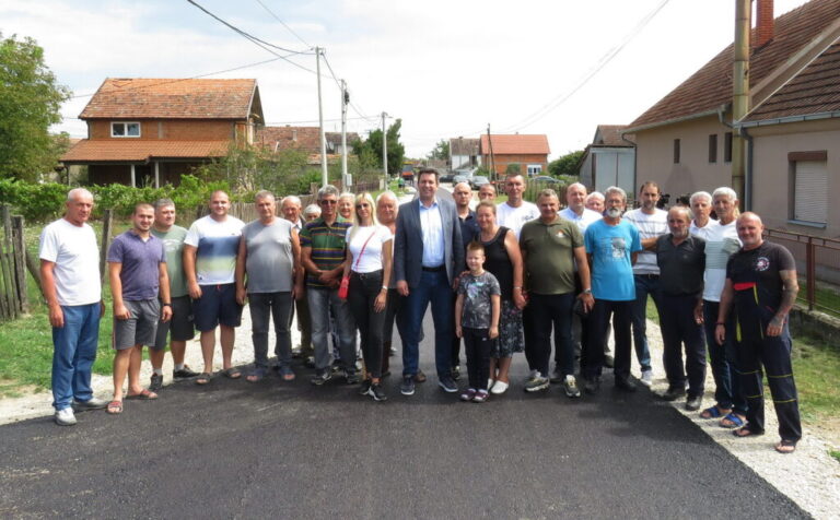 MEŠTANI ULICE KOSTADINOVIĆA PUT DOBILI ASFALT