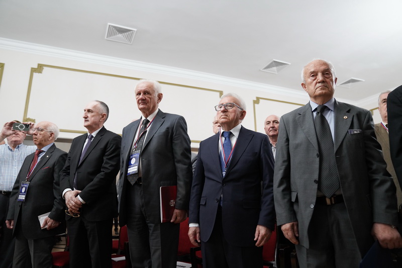 Branko Krga, Vladimir LazreviÆ