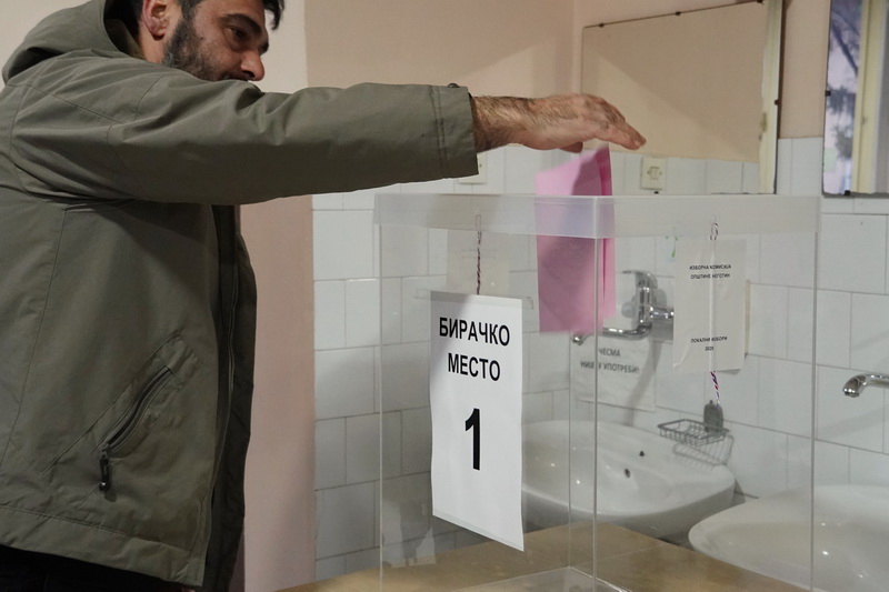 Glasanje Na BiraÈkom Mestu U Negotinu