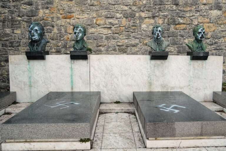 Spomenici Narodnih Heroja