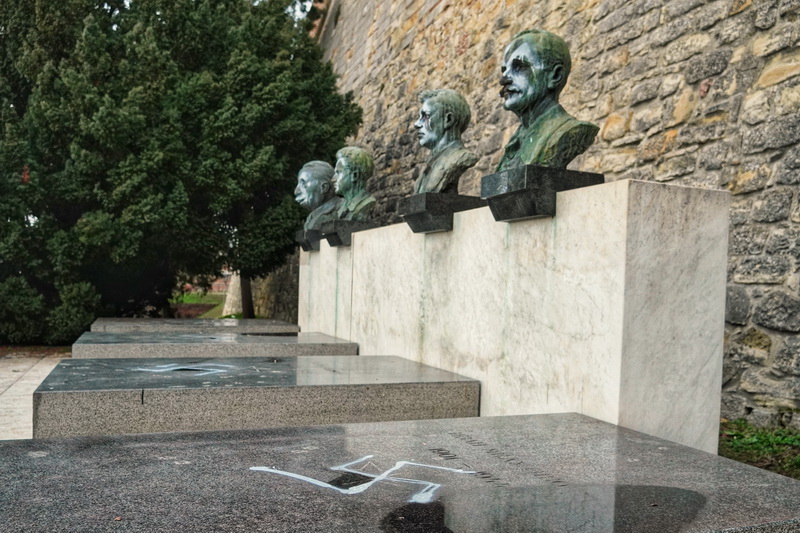 Spomenici Narodnih Heroja