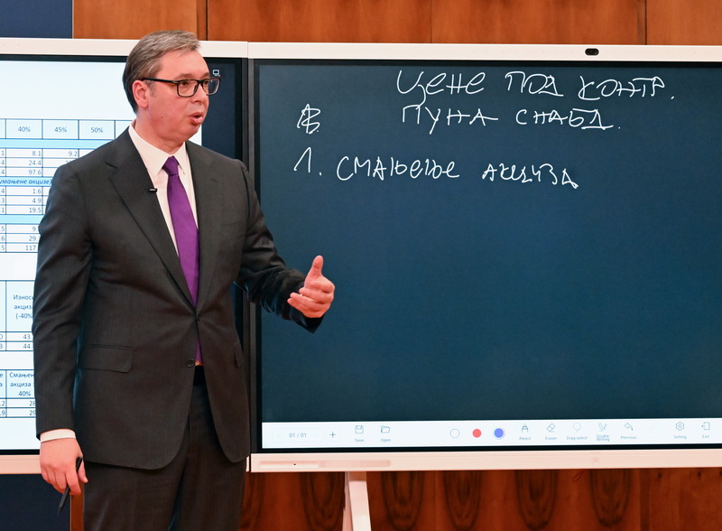 Aleksandar VuÈiÆ