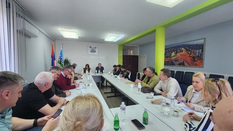 У Малој сали Градске управе одржан је актив директора основних и средњих школа са територије гра 2