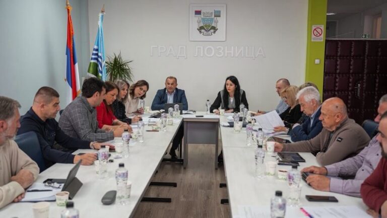 У малој сали Градске управе Лознице одржана је 61. редовна седница Градског већа на којој су ра 3