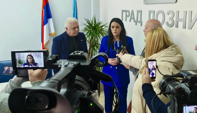 У циљу јачања сарадње републичких и локалних органа, министар информисања и телекомуникација про (1)